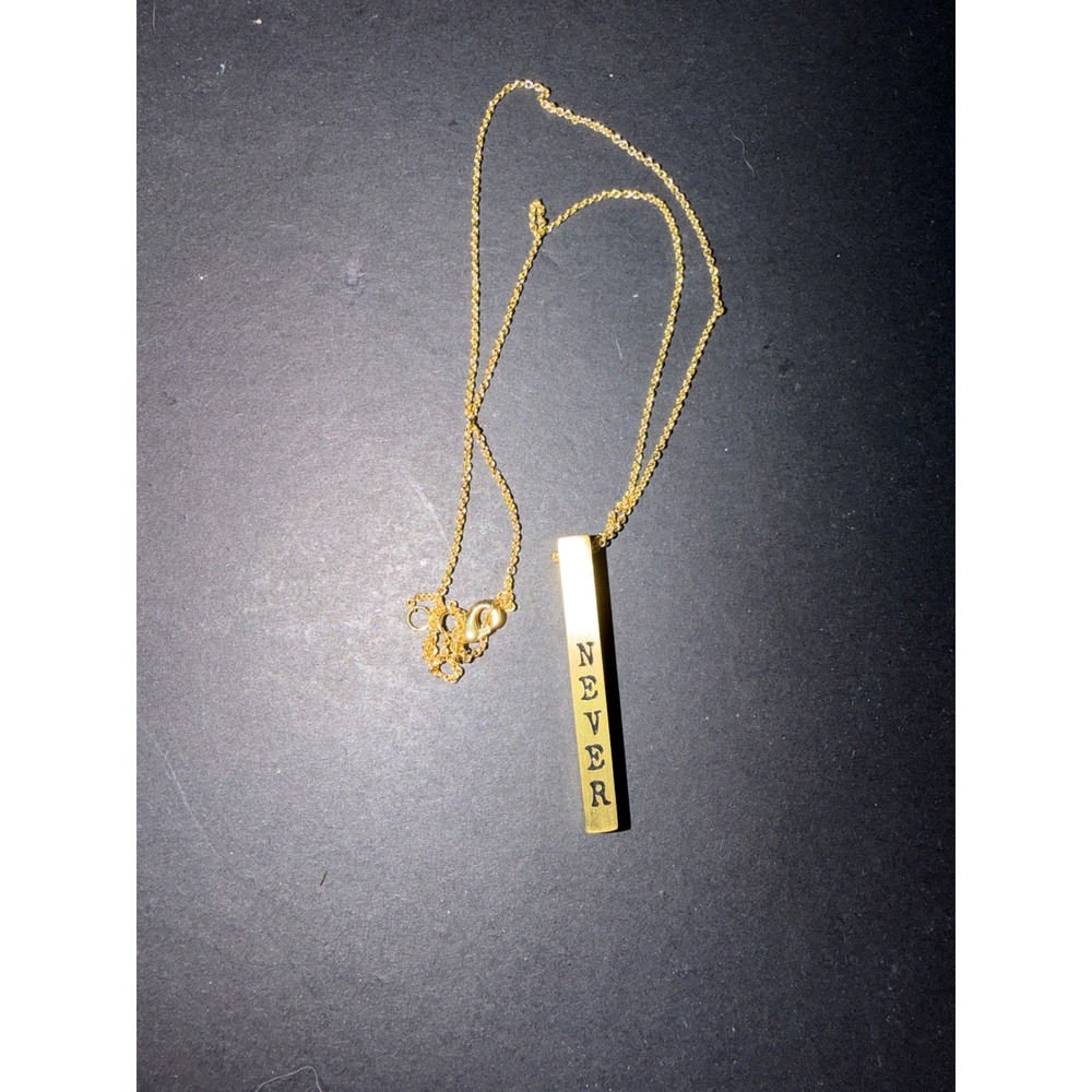 Lauren Spencer Bar Necklace Never Give Up Inspirational Engraved Vertical Bar